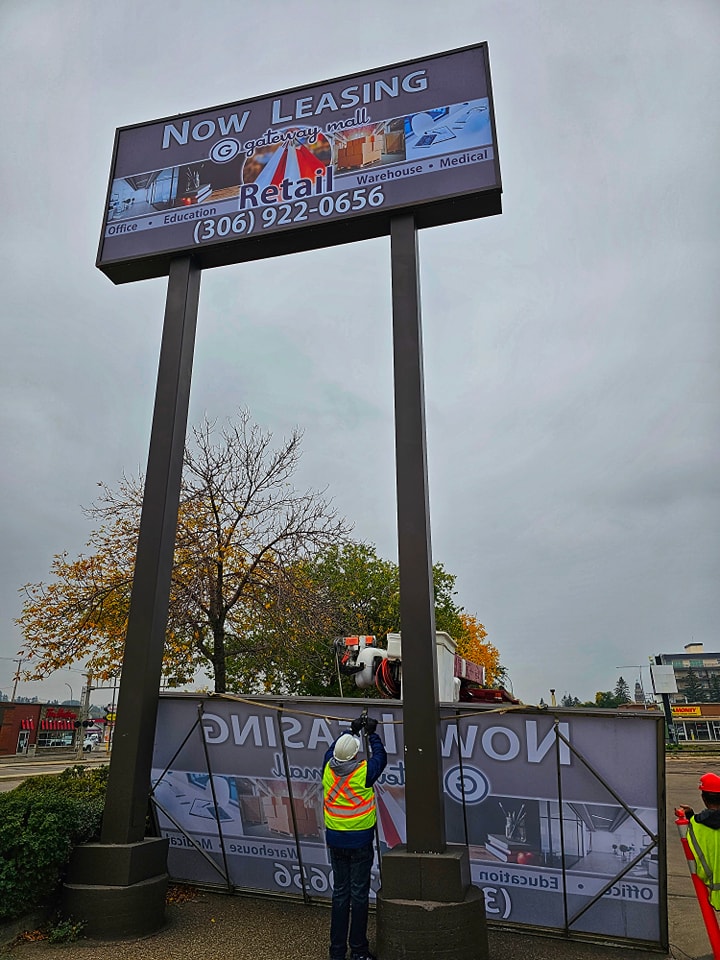 MarkIt Signs pylon sign installation